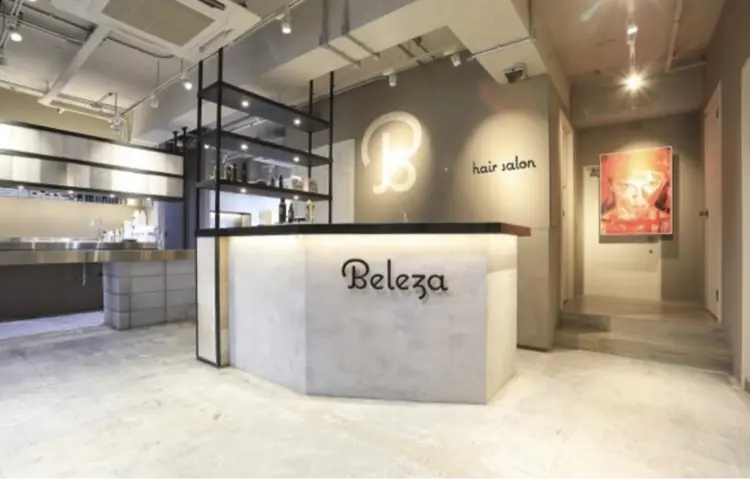 youres hair 髪質改善トリートメント&ヘッドスパ  新宿三丁目店【ユアーズヘア】の内観・外観1