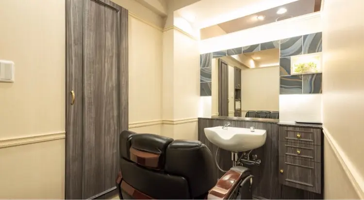 グレイスフルバーバープラチナム 六本木店の内観・外観2