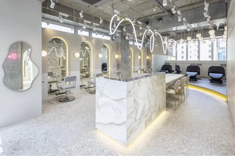 髪質改善サロン　sea shinjukuの内観・外観1