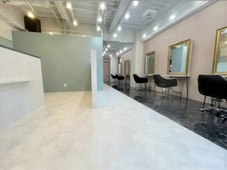 Agu hair chocolat梅田2号店の内観・外観1