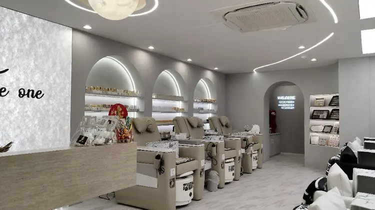 N. サロンの内観・外観2