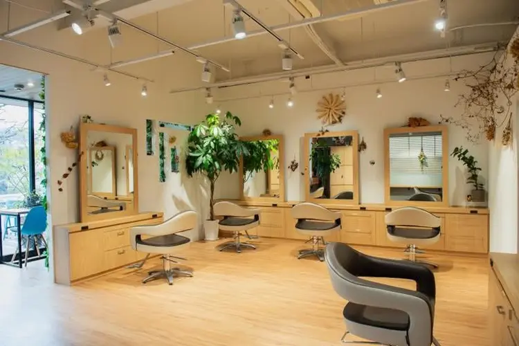 HAIR  EMBELLIRの内観・外観1