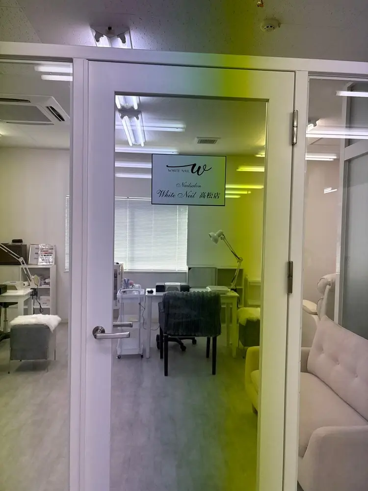 WHITE NAILの内観・外観3