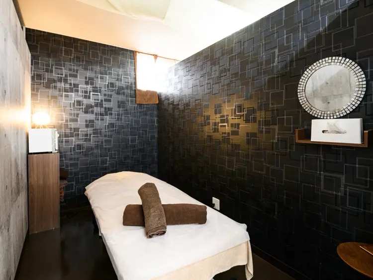 salon. Charlotteの内観・外観1