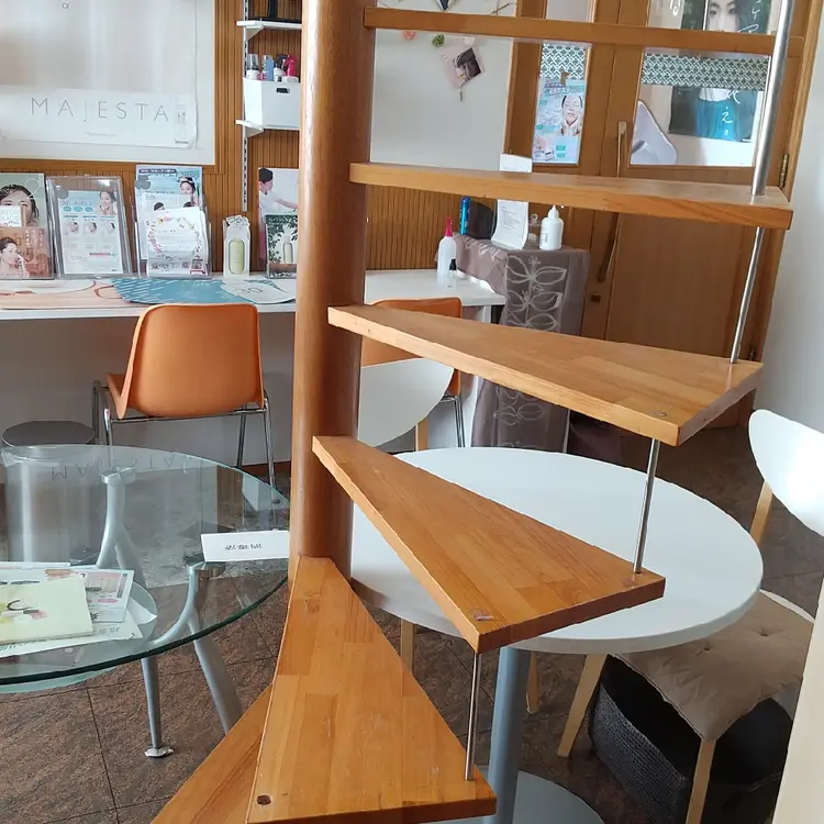 デ・アイム   ナリス化粧品の内観・外観3