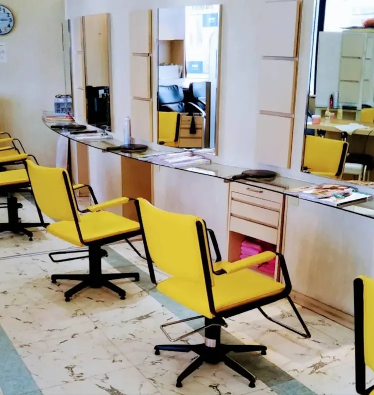 HAIR&NAIL MANOの内観・外観1