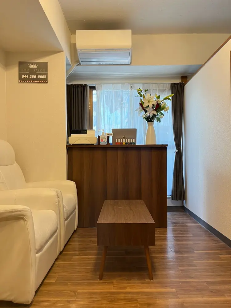 emmi salonの内観・外観1