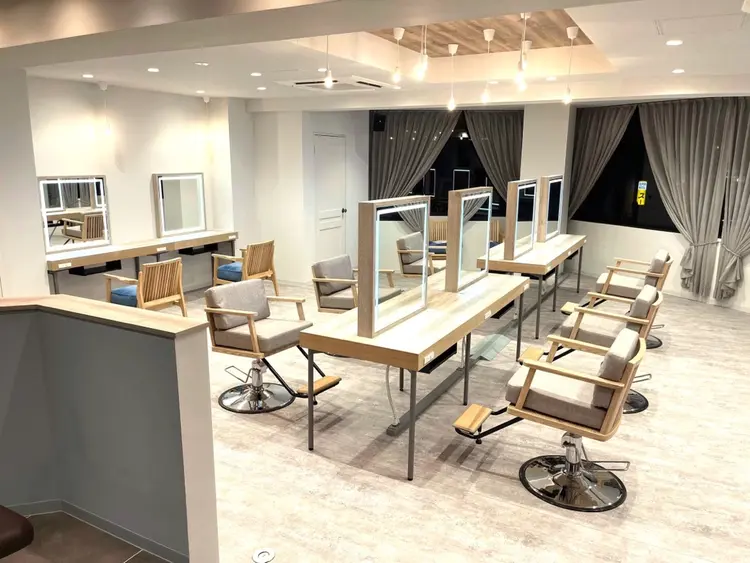 little  ×neneの内観・外観2