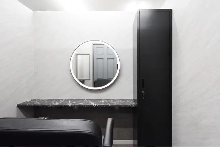 FRAME+なんば駅前店の内観・外観2