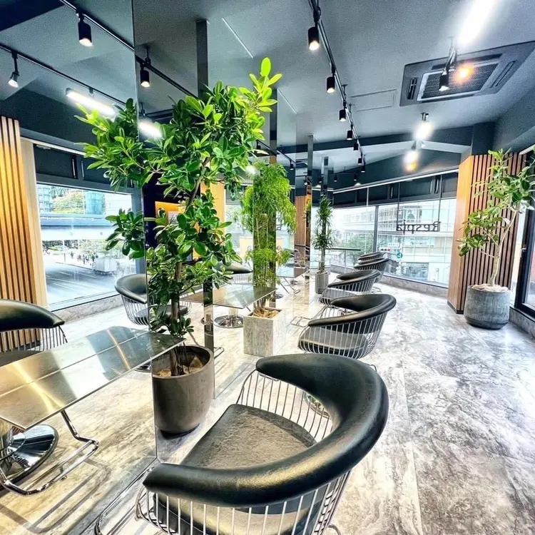 レスピア銀座中央通り店の内観・外観1