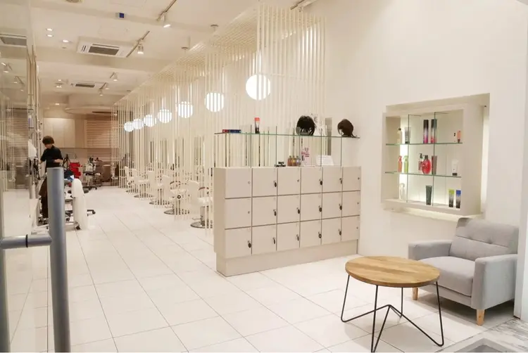 HAIR&MAKE EARTH市ケ谷の内観・外観2