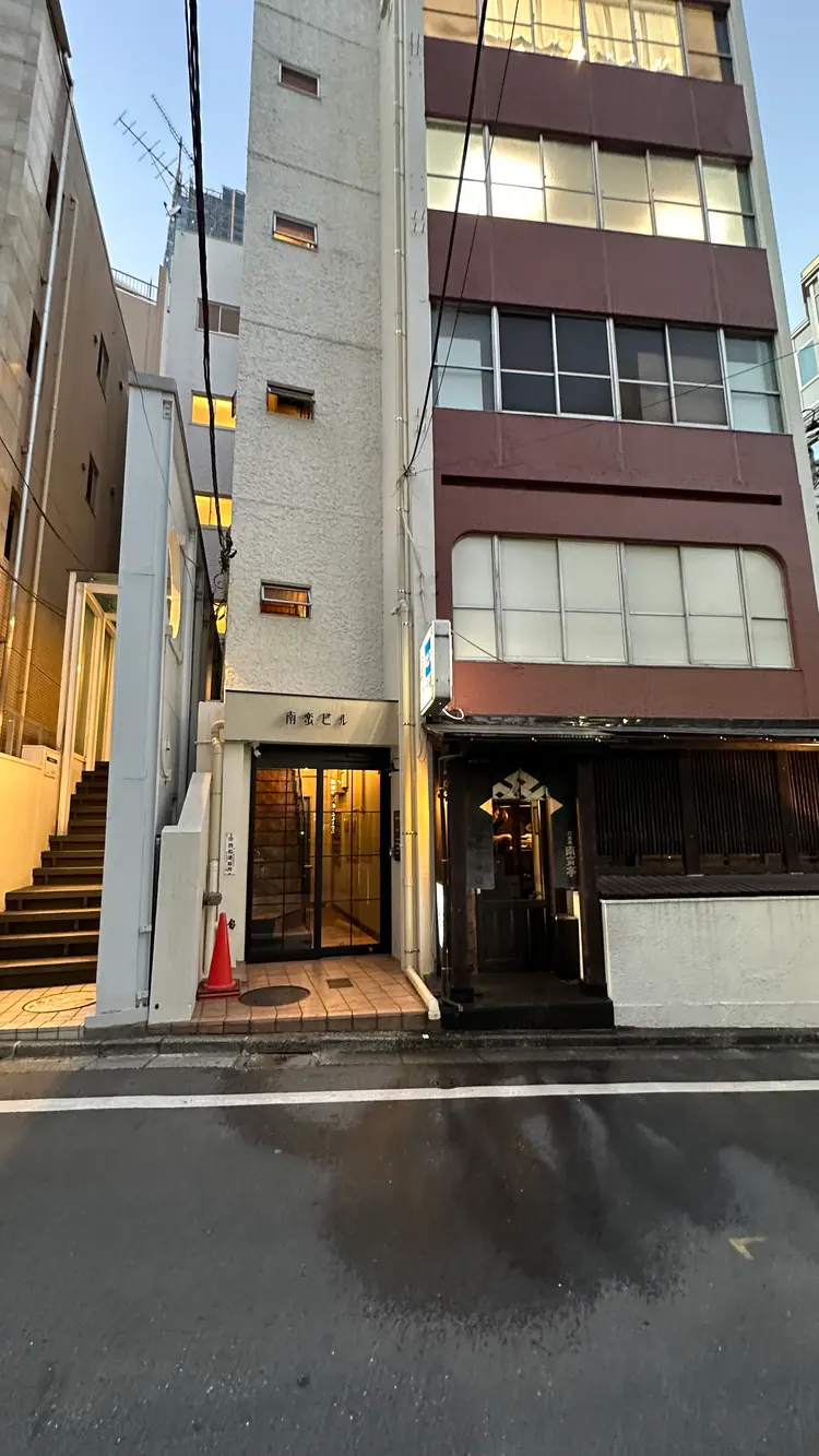 ハニーラッシュ六本木店の内観・外観1