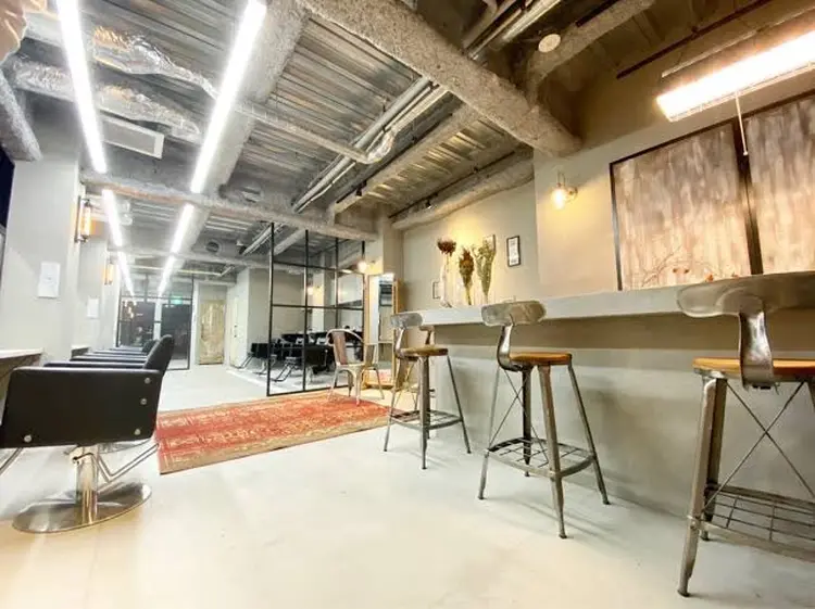 COVER HAIR bliss 大宮西口店の内観・外観1