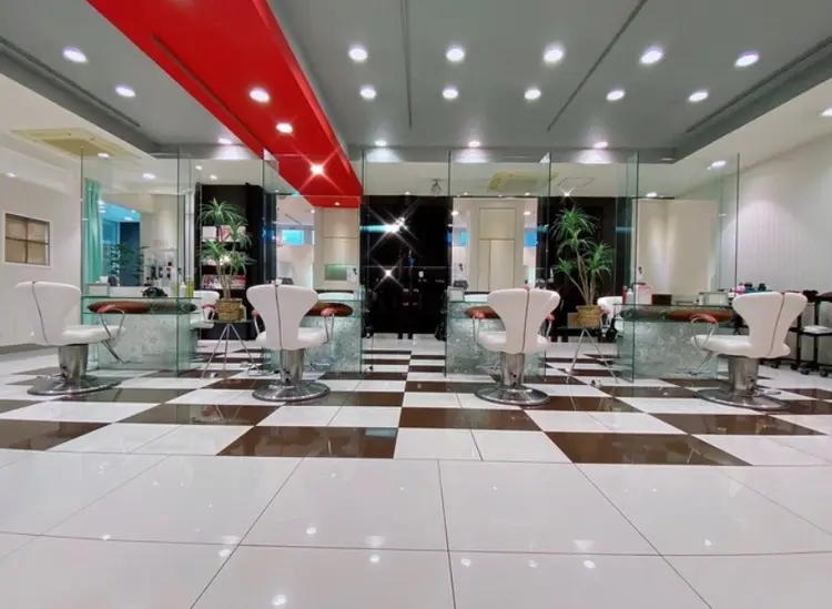 HAIR&MAKE EARTHセンター南店の内観・外観1