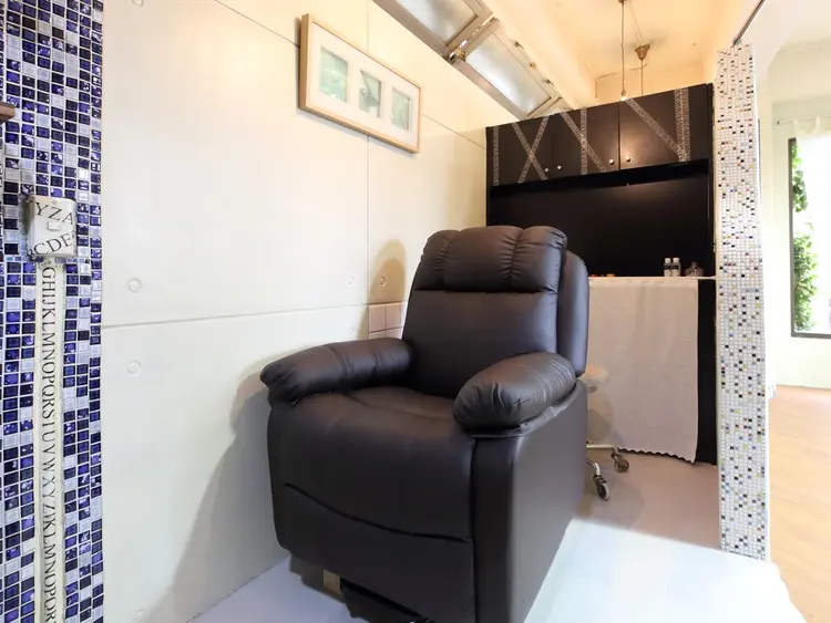 バスクアイラッシュの内観・外観2