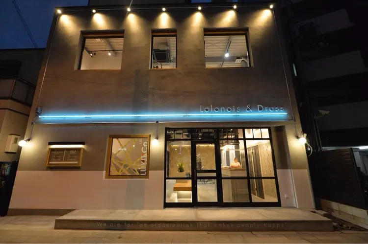 lolonois三国店の内観・外観1