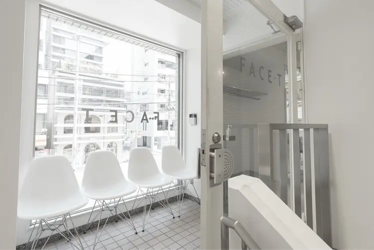 FACE-Tの内観・外観2