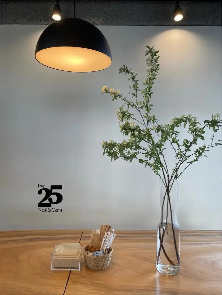 the 25 Nailの内観・外観2