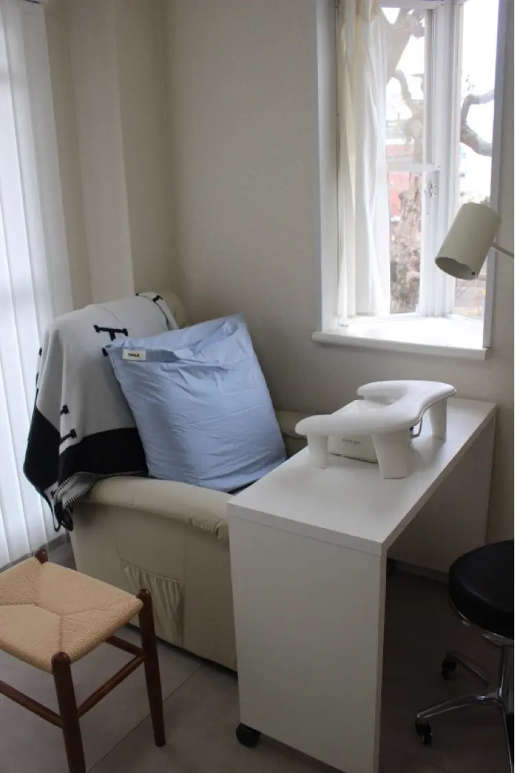 TOL NAILの内観・外観1