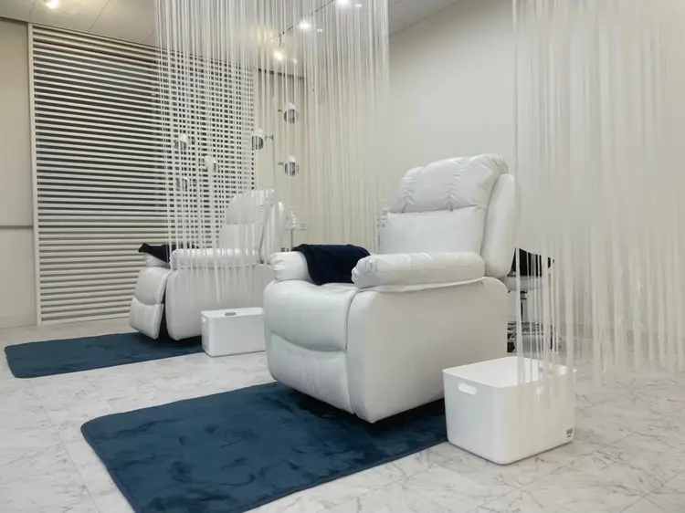 WHITE EYE西宮北口店の内観・外観2