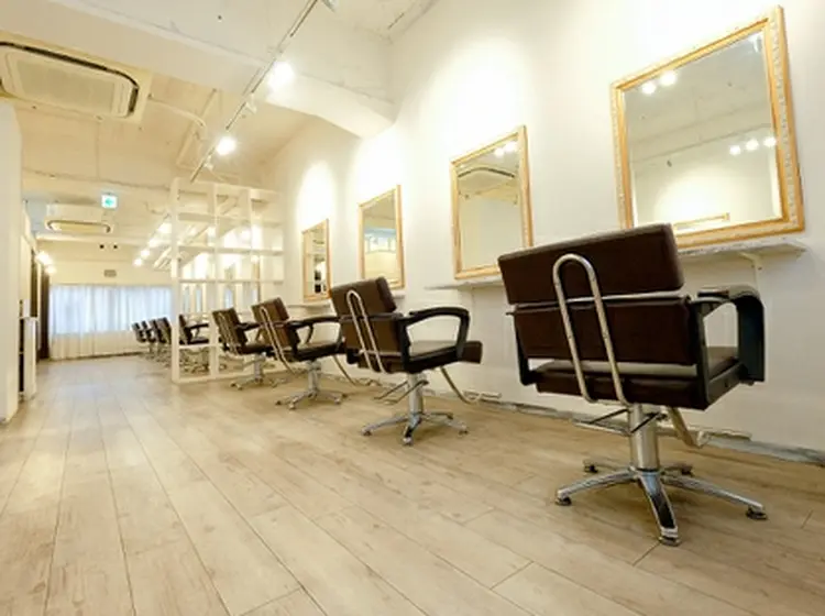 CECILhair神戸元町店の内観・外観1