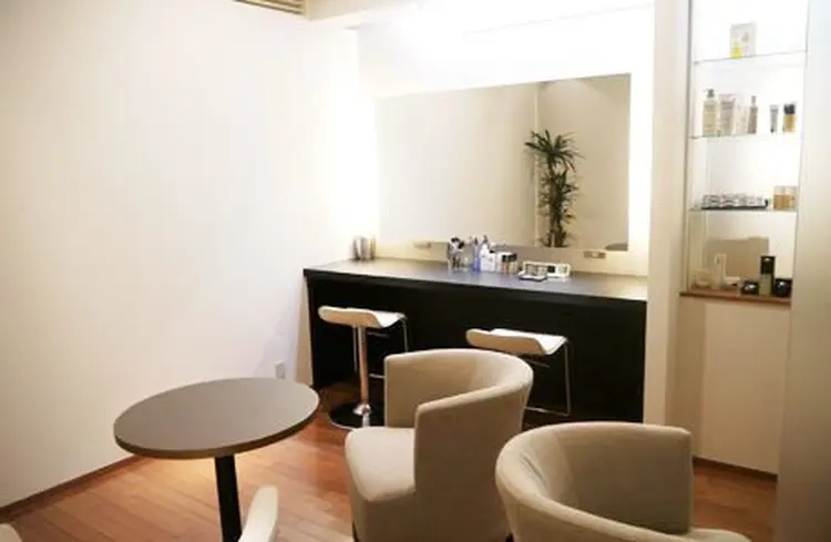 ウインズサロン札幌大通店の内観・外観2