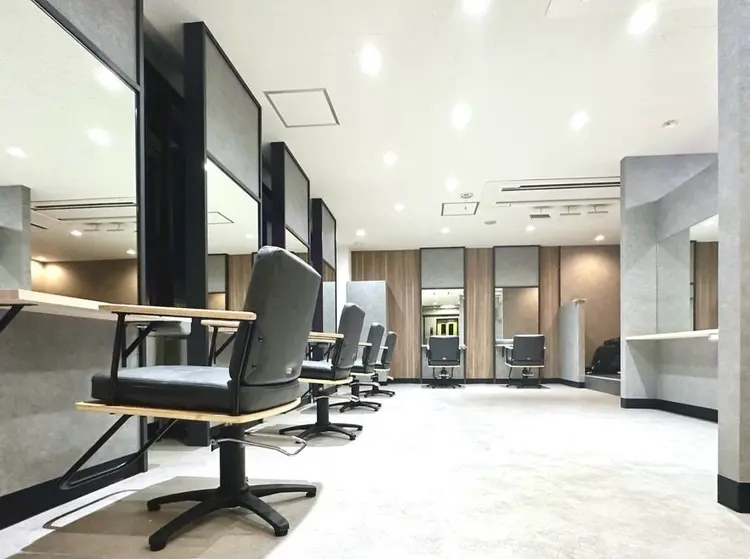 La Bonheur hair Lien 川越店の内観・外観1