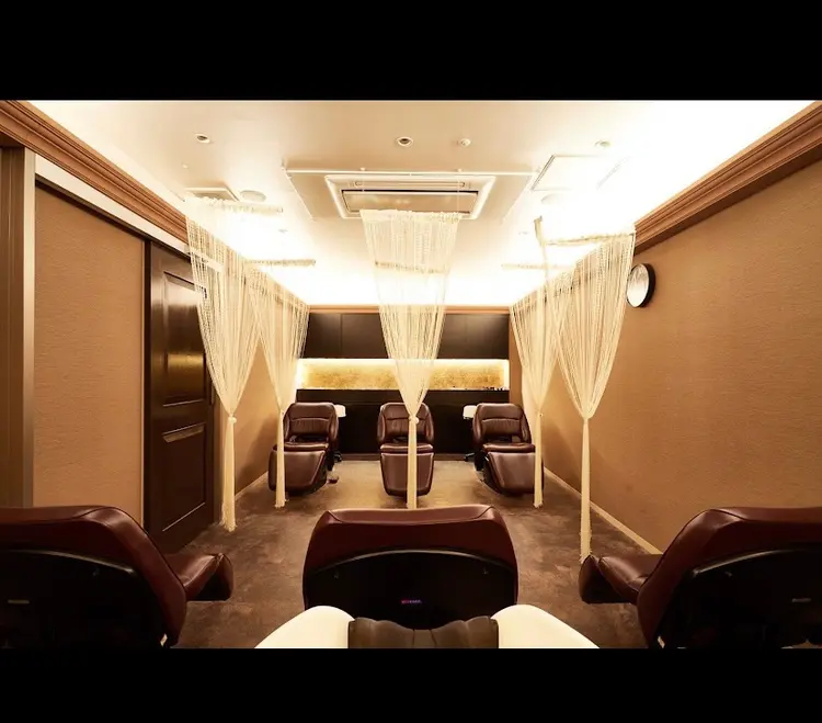 トータルビューティーサロン FLEVEの内観・外観2