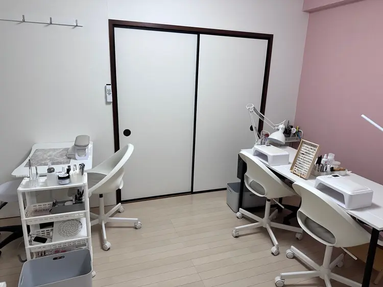 thumbs up nailの内観・外観1