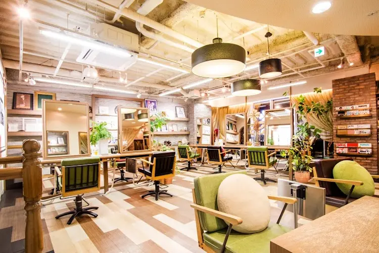 coverhair bliss北浦和店の内観・外観2