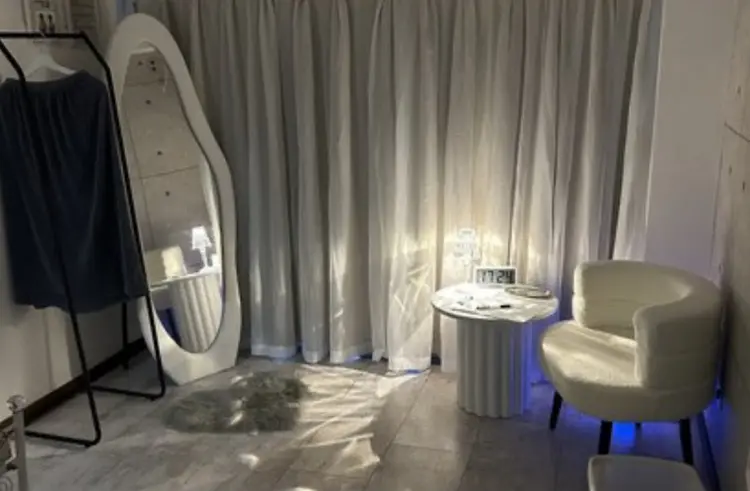 MOREB'Sの内観・外観1