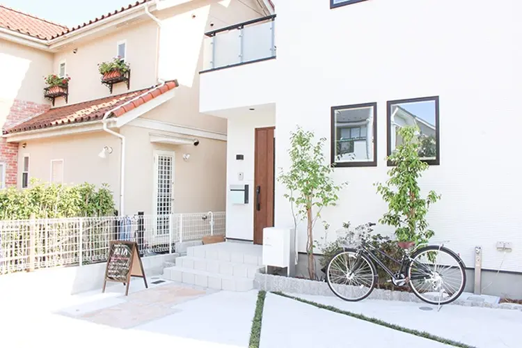 ALIAの内観・外観1