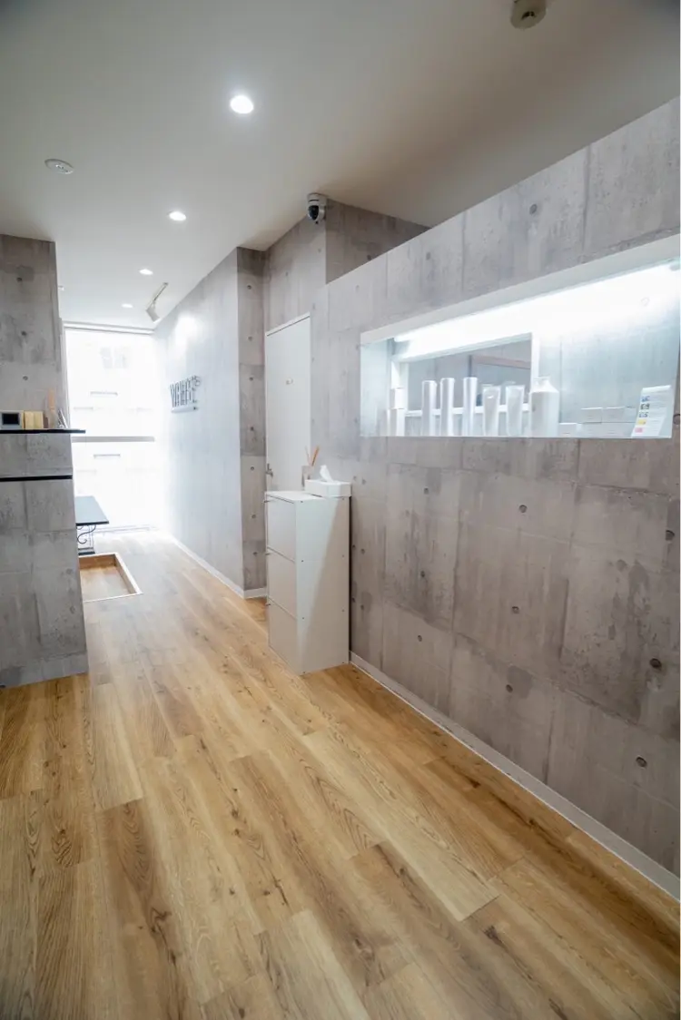 _WHITE +南海難波の内観・外観3