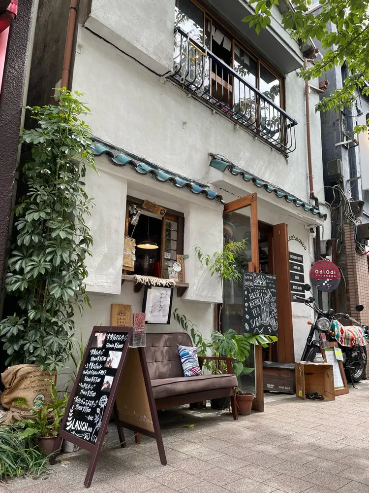 LAUGH ANDの内観・外観1