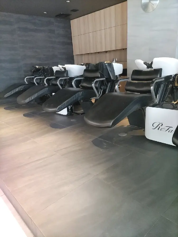 美容室Lee京橋店の内観・外観3