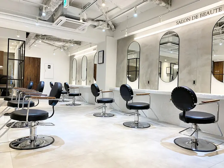 Zina銀座中央通りの内観・外観1