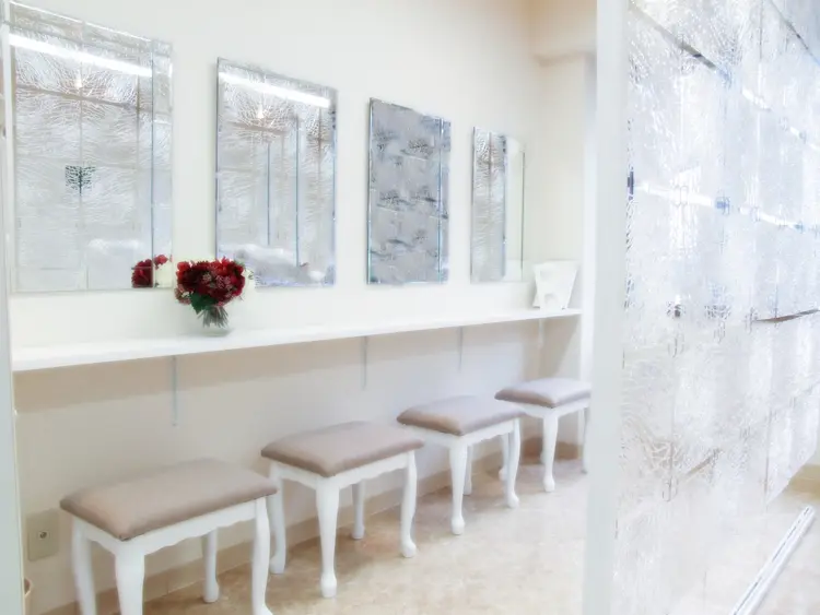 ロイヤルアイラッシュの内観・外観1