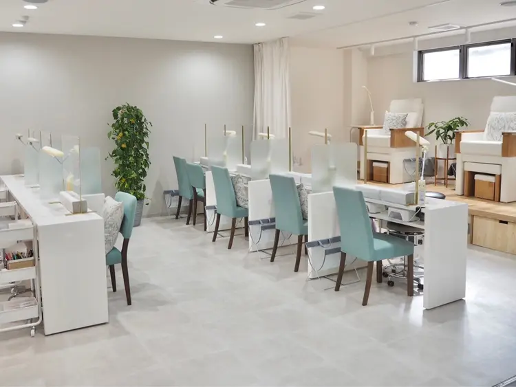 キャプバイキャプラスネイルの内観・外観2