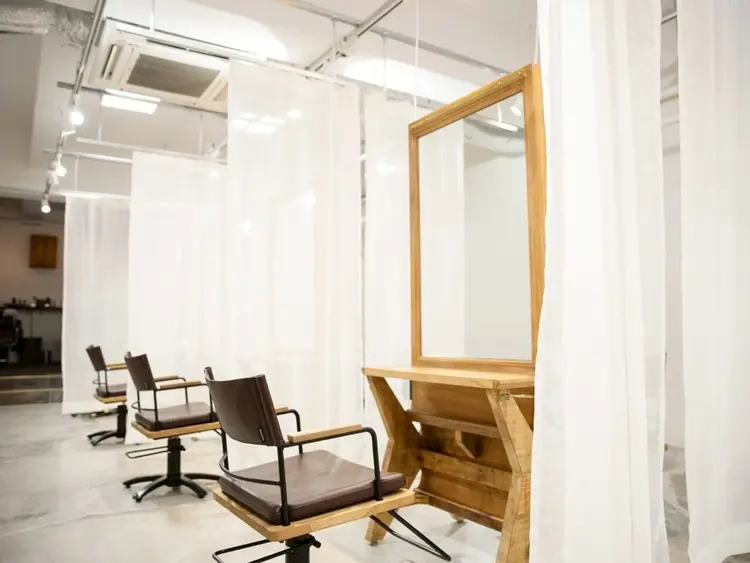 nia 栄 髪質改善/縮毛矯正/ショートボブ/レイヤーカット/ケアブリーチ/インナーカラーの内観・外観1