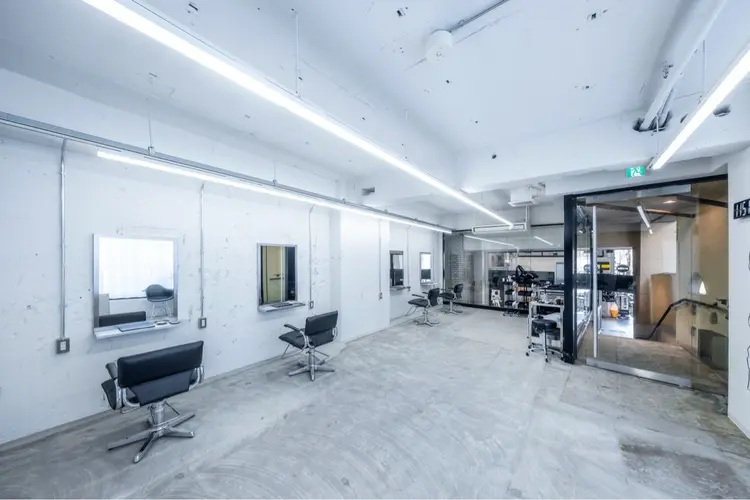 PLAYの内観・外観2