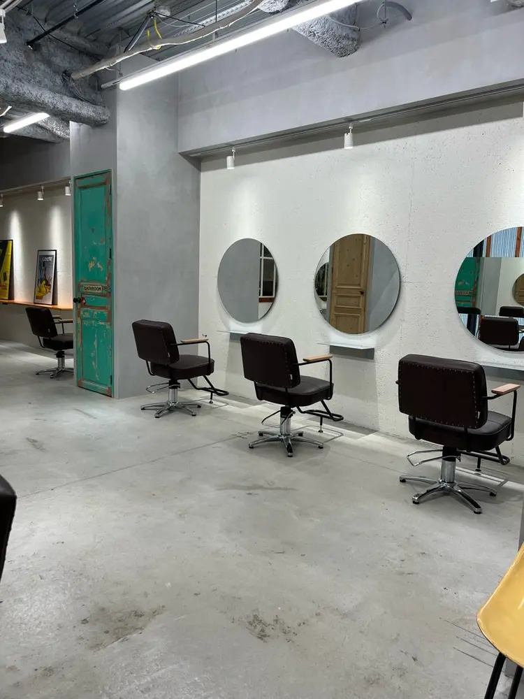 Lloydの内観・外観2