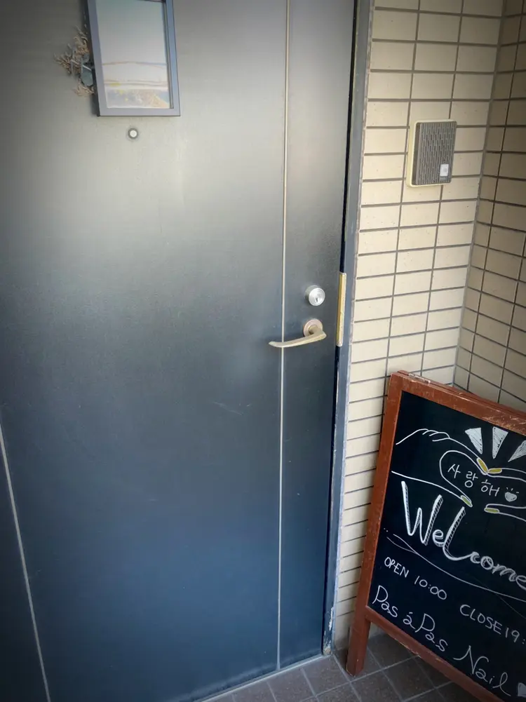 pas á pas nail【パザパネイル】の内観・外観1