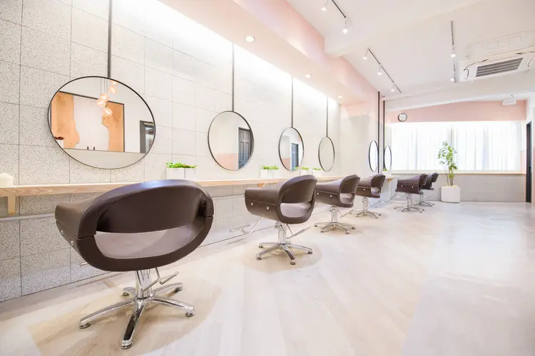 Emerge 横浜西口店【エマージュ】の内観・外観1