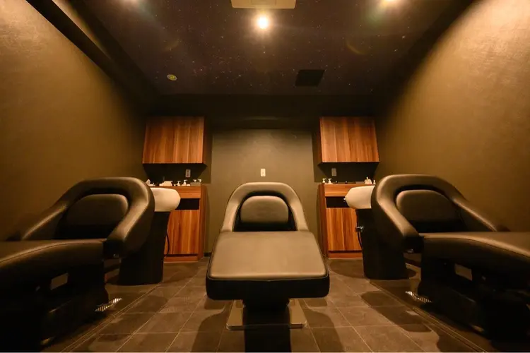 髪質改善研究所　HATSUMEI 京急川崎店の内観・外観3