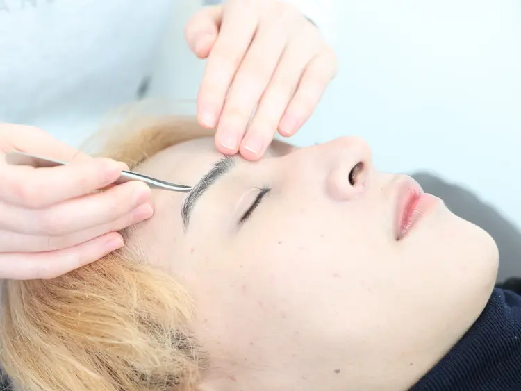 眉とまつ毛の専門サロンMIKIの内観・外観2