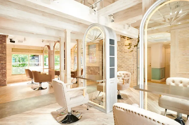 Aman hair-e 吉祥寺東口店 アマンヘアーイーストの内観・外観2