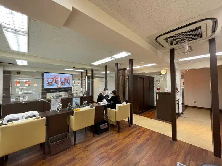 ファストネイルプラス新宿店の内観・外観1