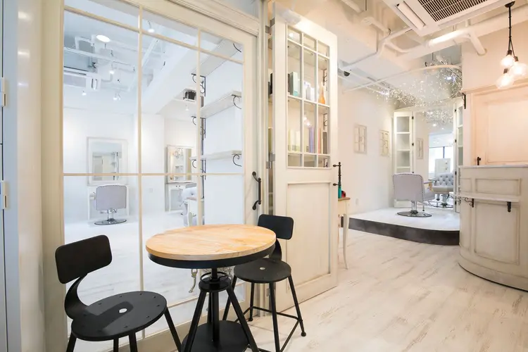 N° uairo【ナンバーユアイロ】の内観・外観2