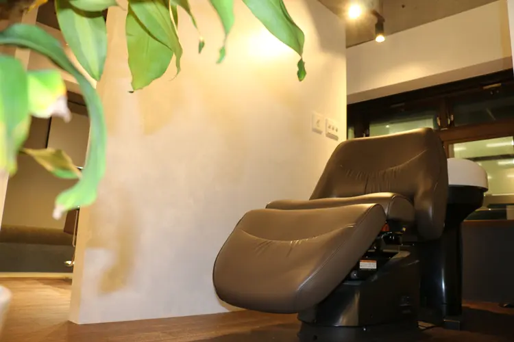 confidence   MEN'S HAIRの内観・外観2