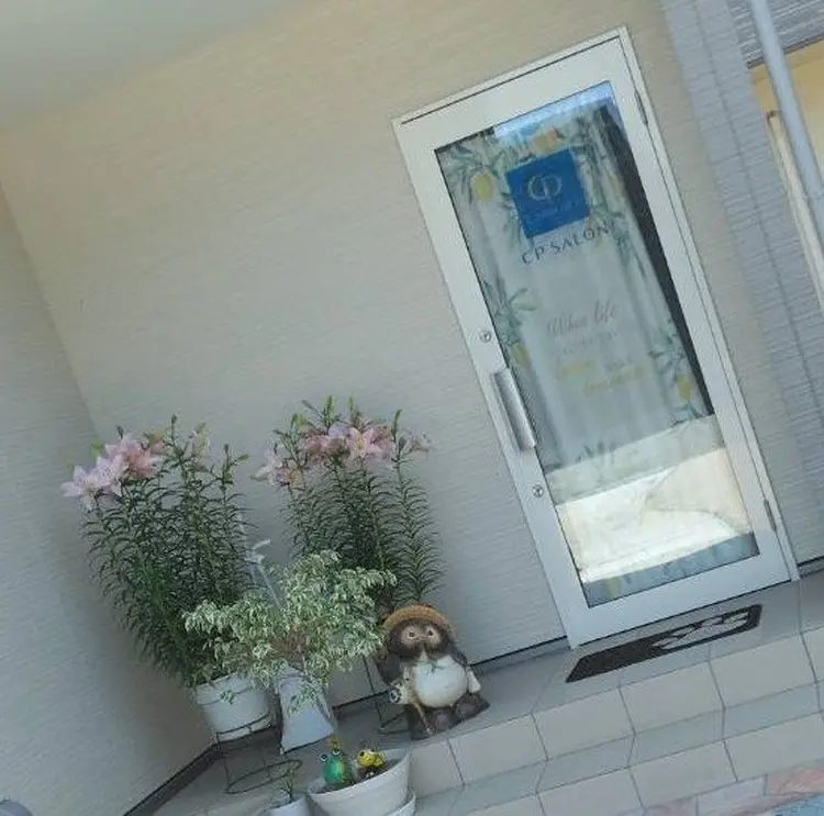 ゼロスサロンの内観・外観1